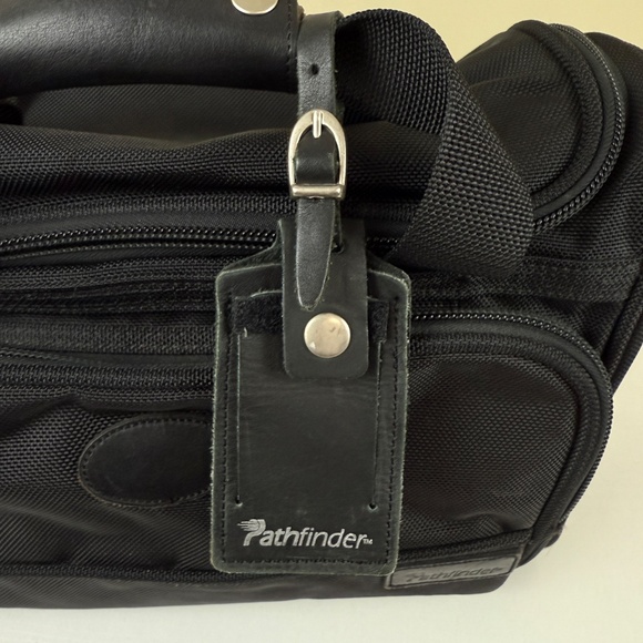 Pathfinder Weekend Bag - Picture 2 of 11